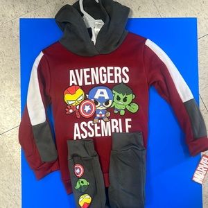 Boys size 6 marvel hoodie set